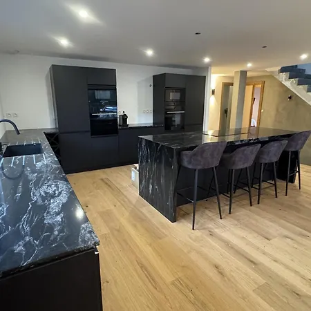 Chalet Avec Parking - 14 Pers.